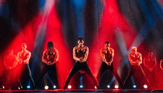 Шоу под дождём V. Признание в любви